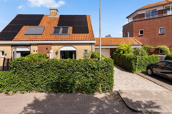 Foto - Verkocht onder voorbehoud: wonen aan het water met luxe, rust en een eigen aanlegsteiger!